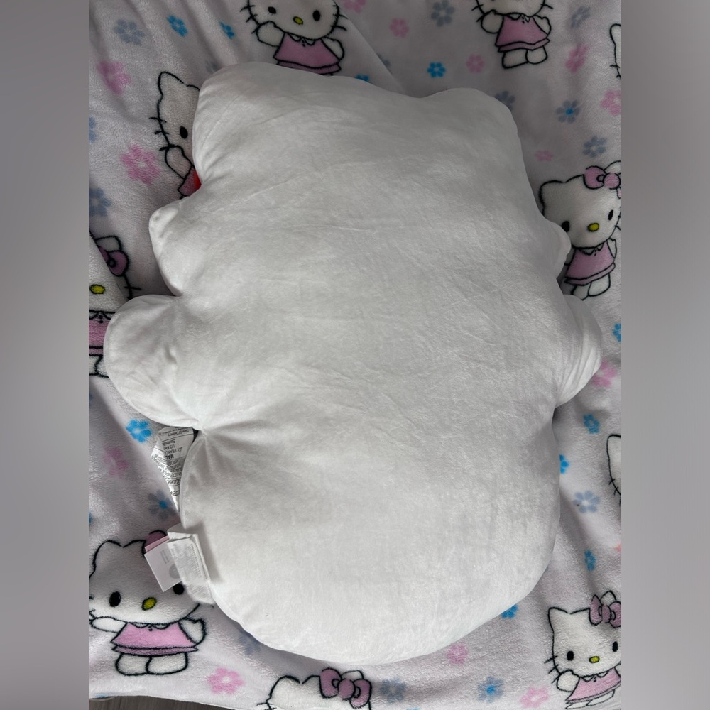- Hello Kitty Pillow - Picture 2 of 3
